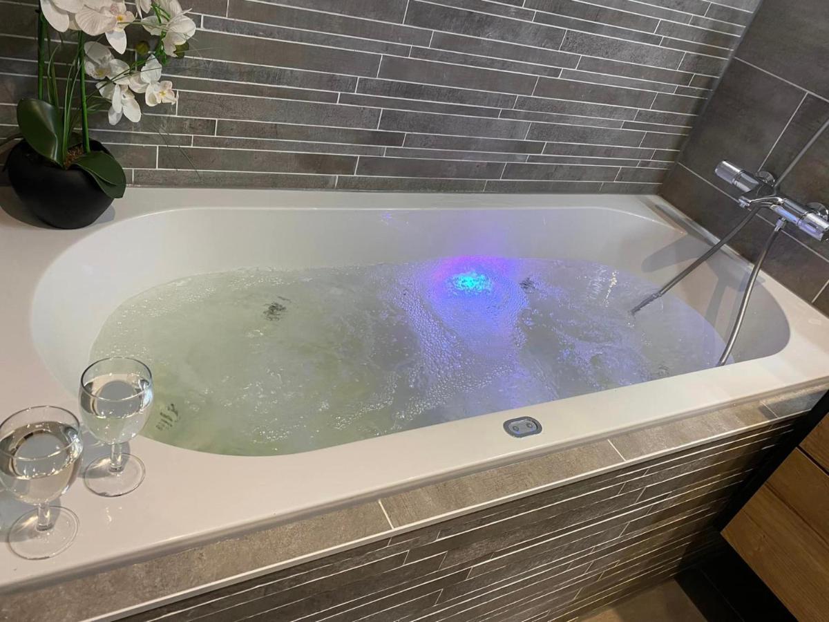 Vijverzicht 221 Met Whirlpool Gramsbergen Exteriör bild